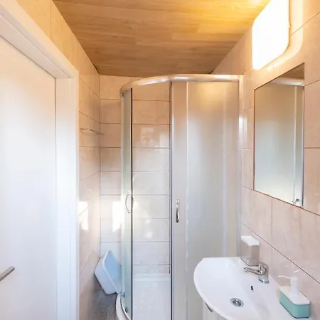 شقة Southwest 3 With Aircon & Free Parking