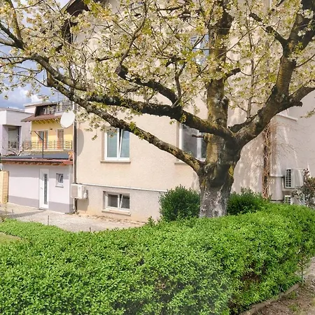 Southwest 3 With Aircon & Free Parking Apartment *